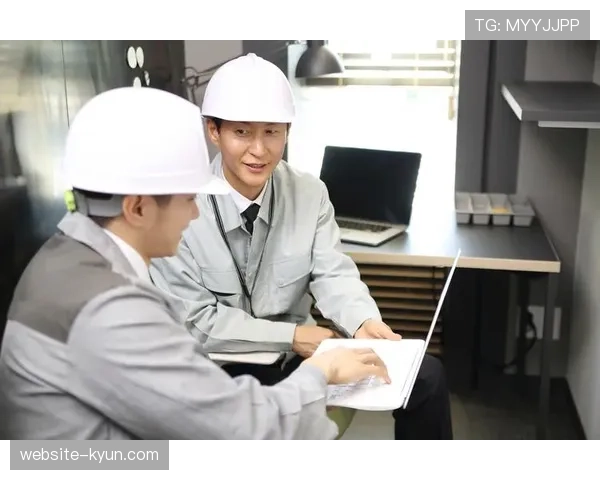 现场记者报道，开拓者更衣室白板上写着醒目的“本场防守目标：将对方效率控制在105以下”。